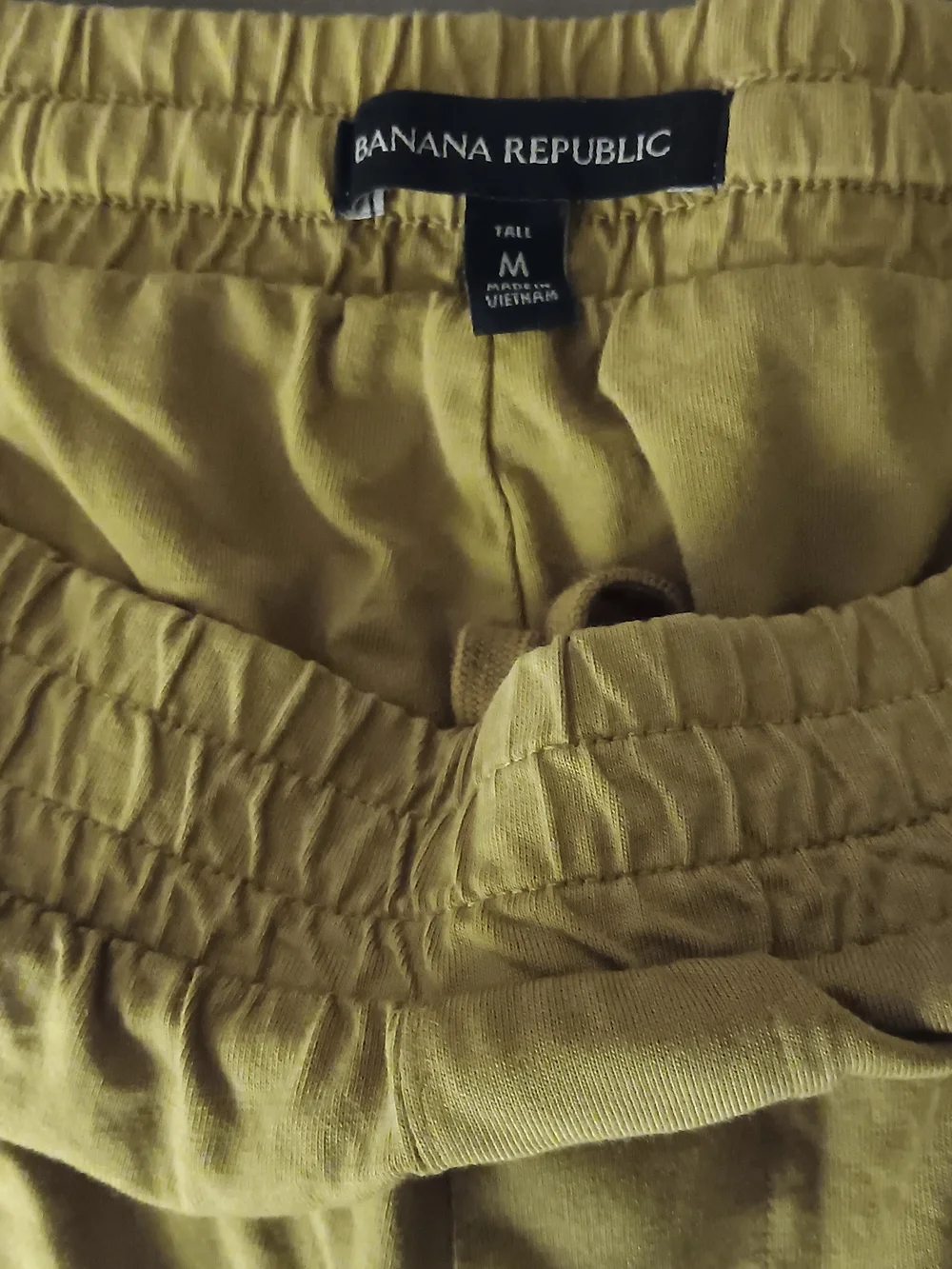 Banana Republic Men's Cargo Shorts in Mustard Yellow Medium Tall 32